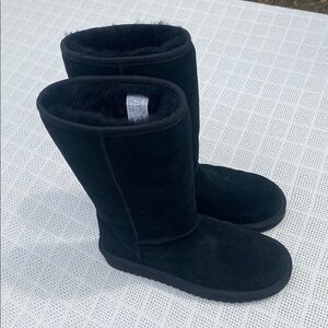 Koolabura by UGG Sz 6 NWT 💛⭐️